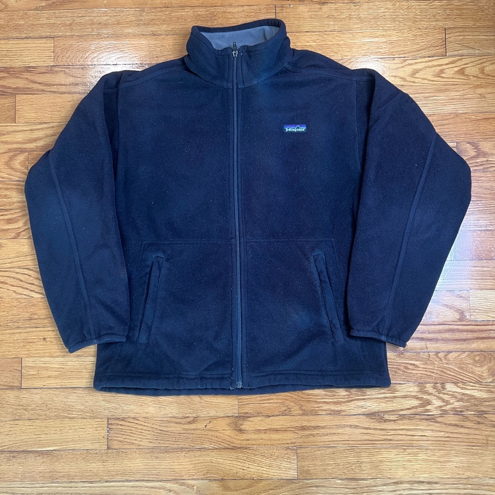 Black Patagonia synchilla full zip jacket